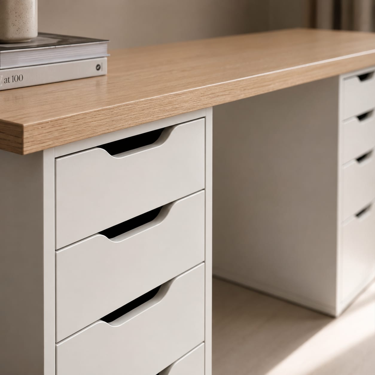 Bureau Frame – Élégance contemporaine et rangement intégré